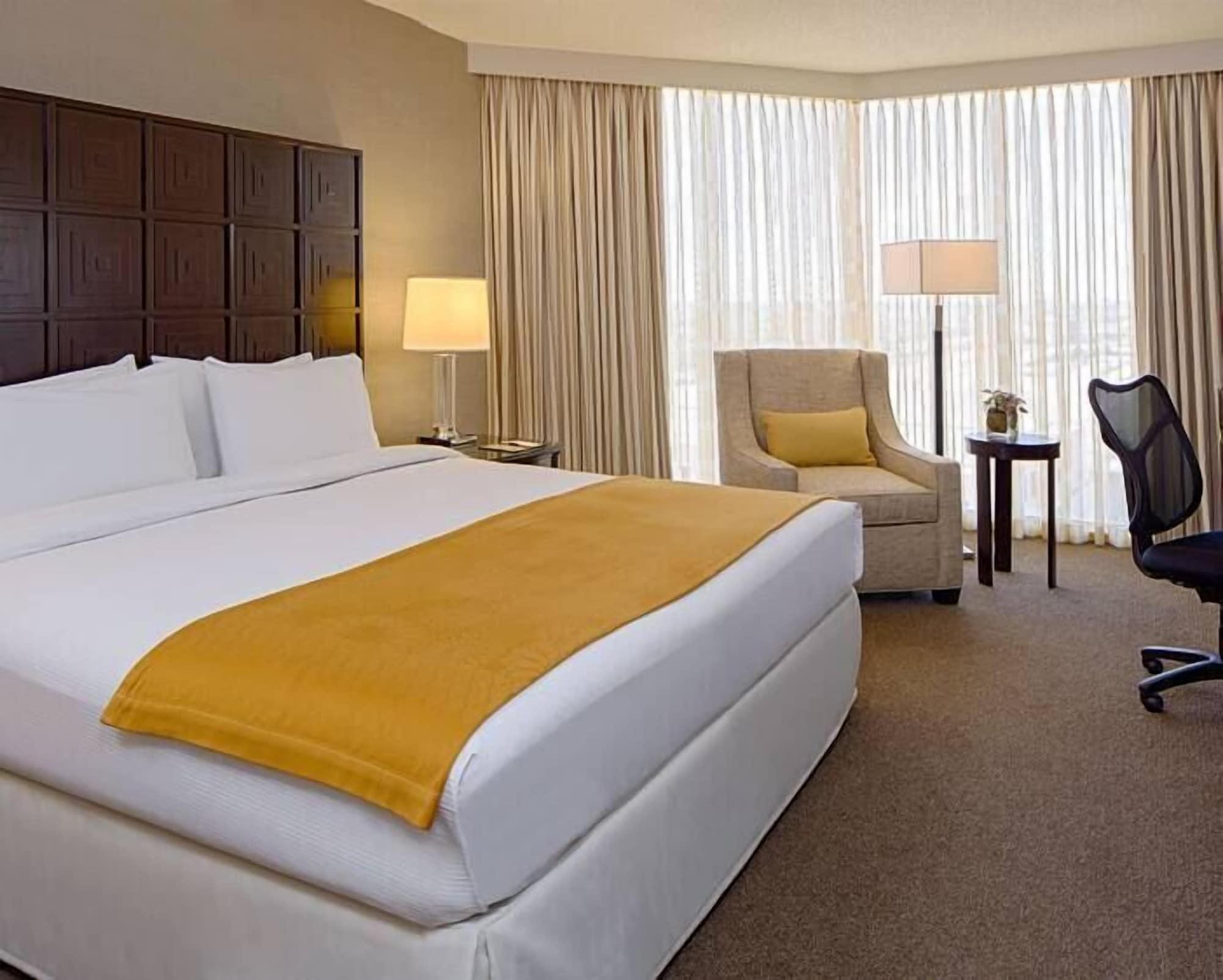 Doubletree By Hilton Hotel Houston Greenway Plaza Extérieur photo