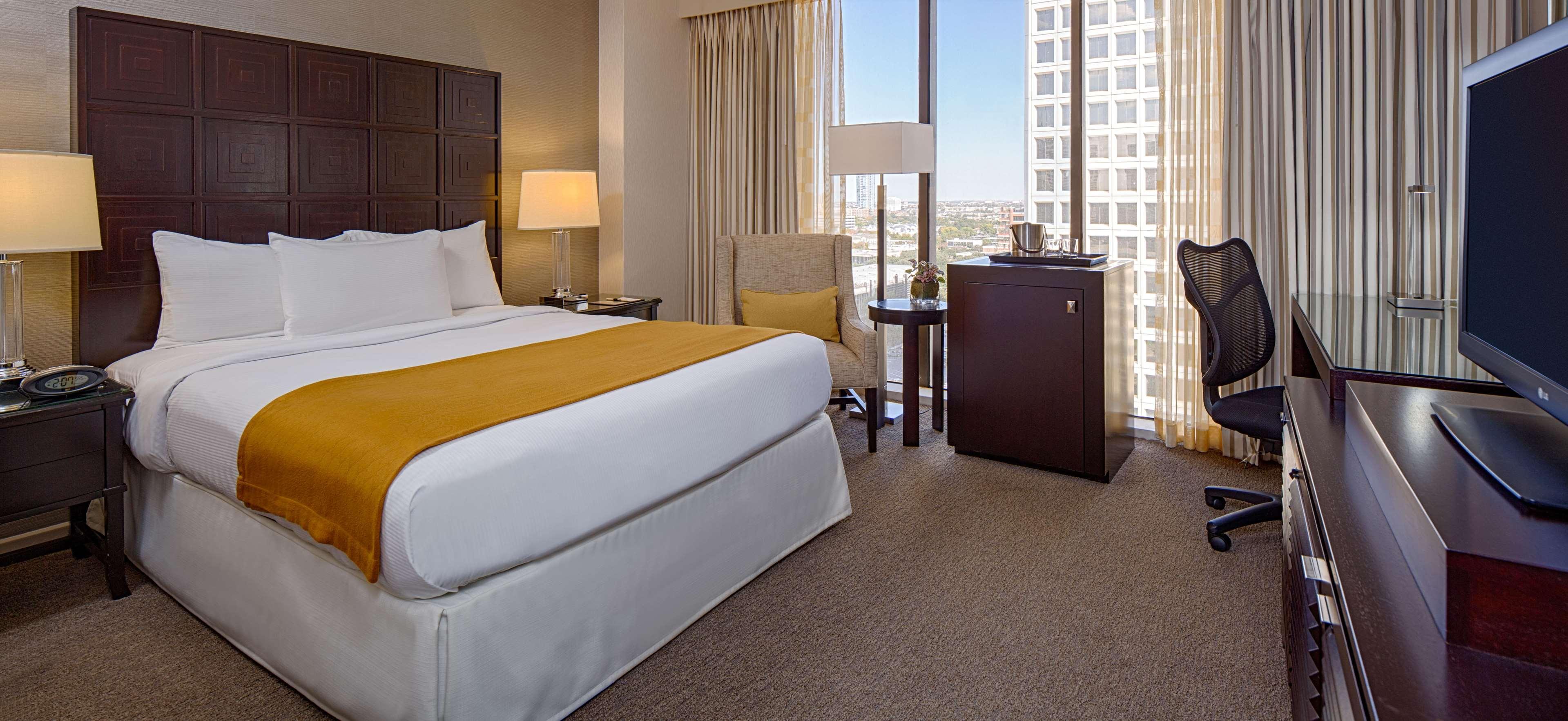 Doubletree By Hilton Hotel Houston Greenway Plaza Extérieur photo