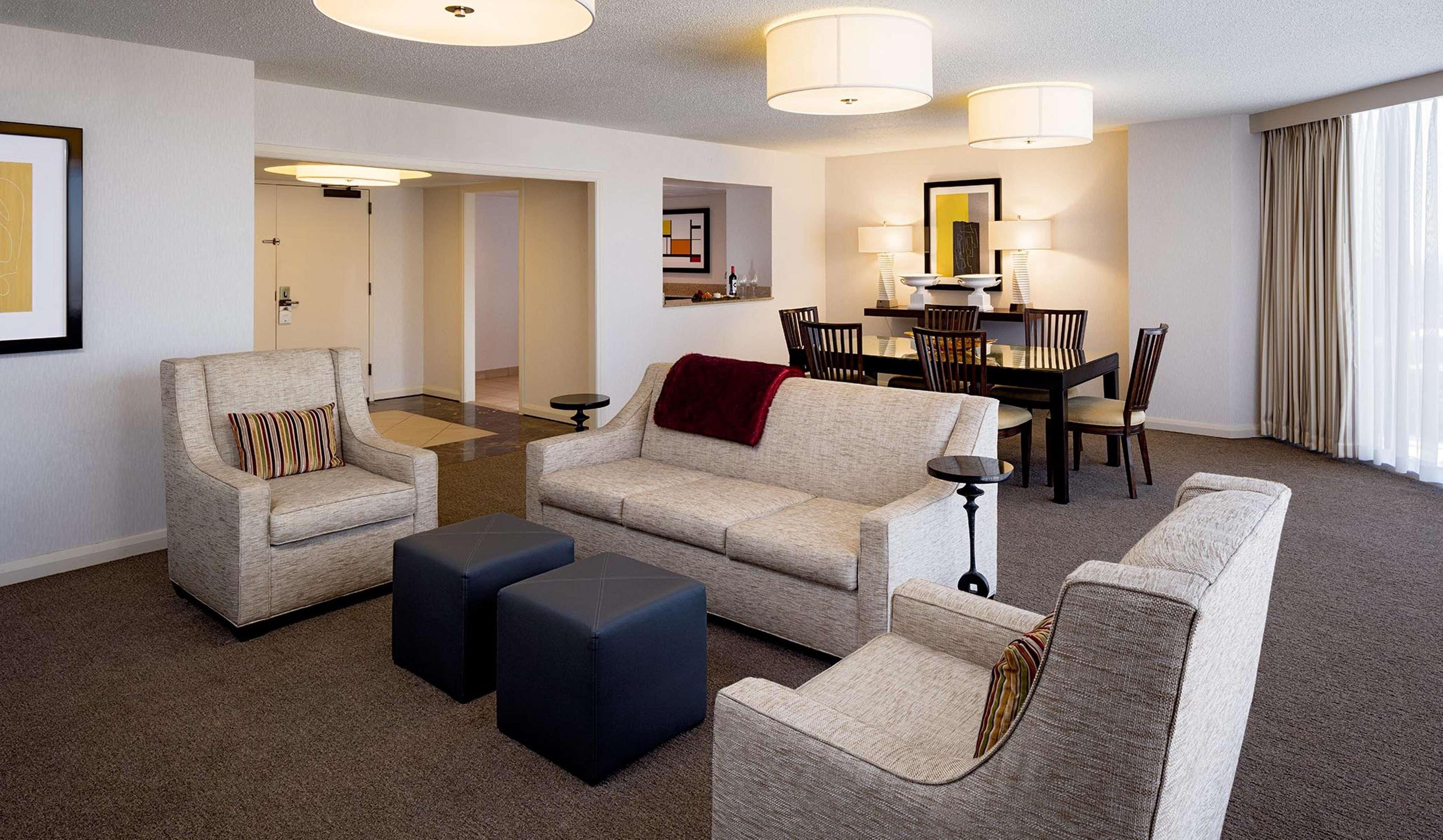 Doubletree By Hilton Hotel Houston Greenway Plaza Extérieur photo