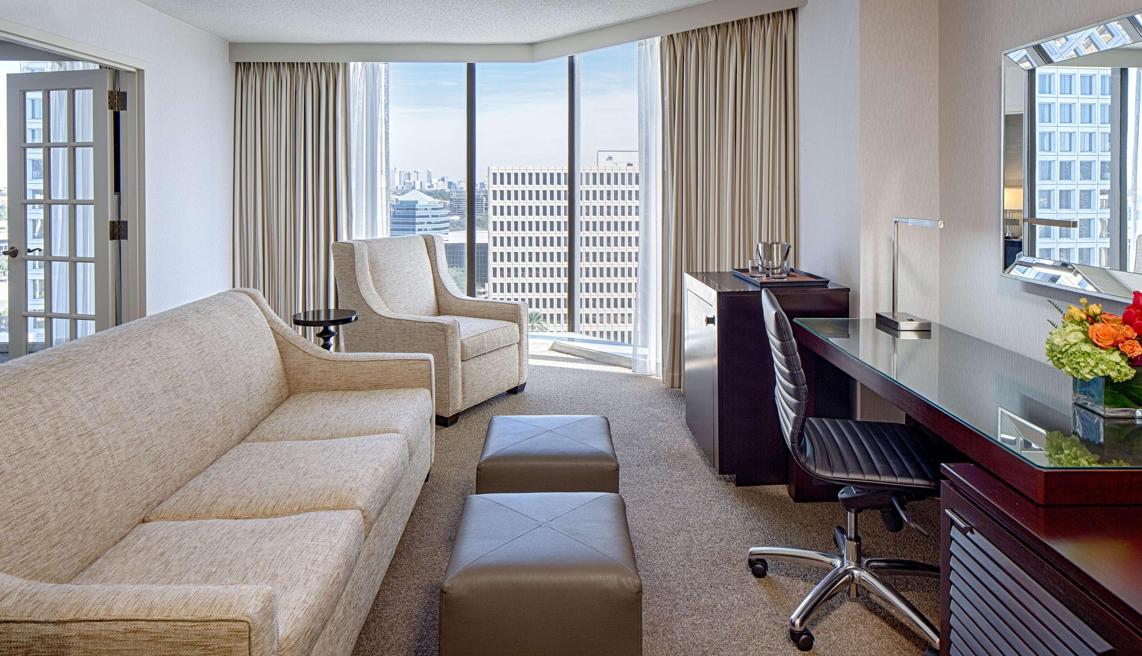 Doubletree By Hilton Hotel Houston Greenway Plaza Extérieur photo
