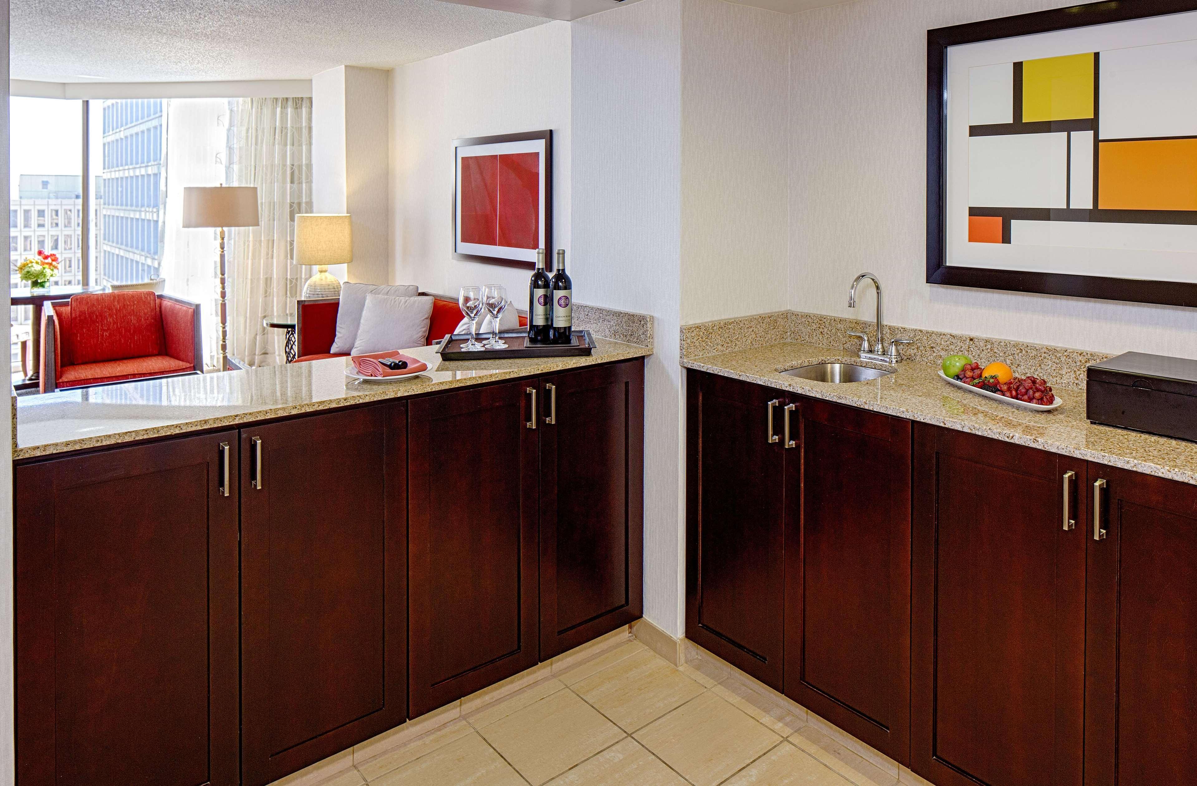 Doubletree By Hilton Hotel Houston Greenway Plaza Extérieur photo