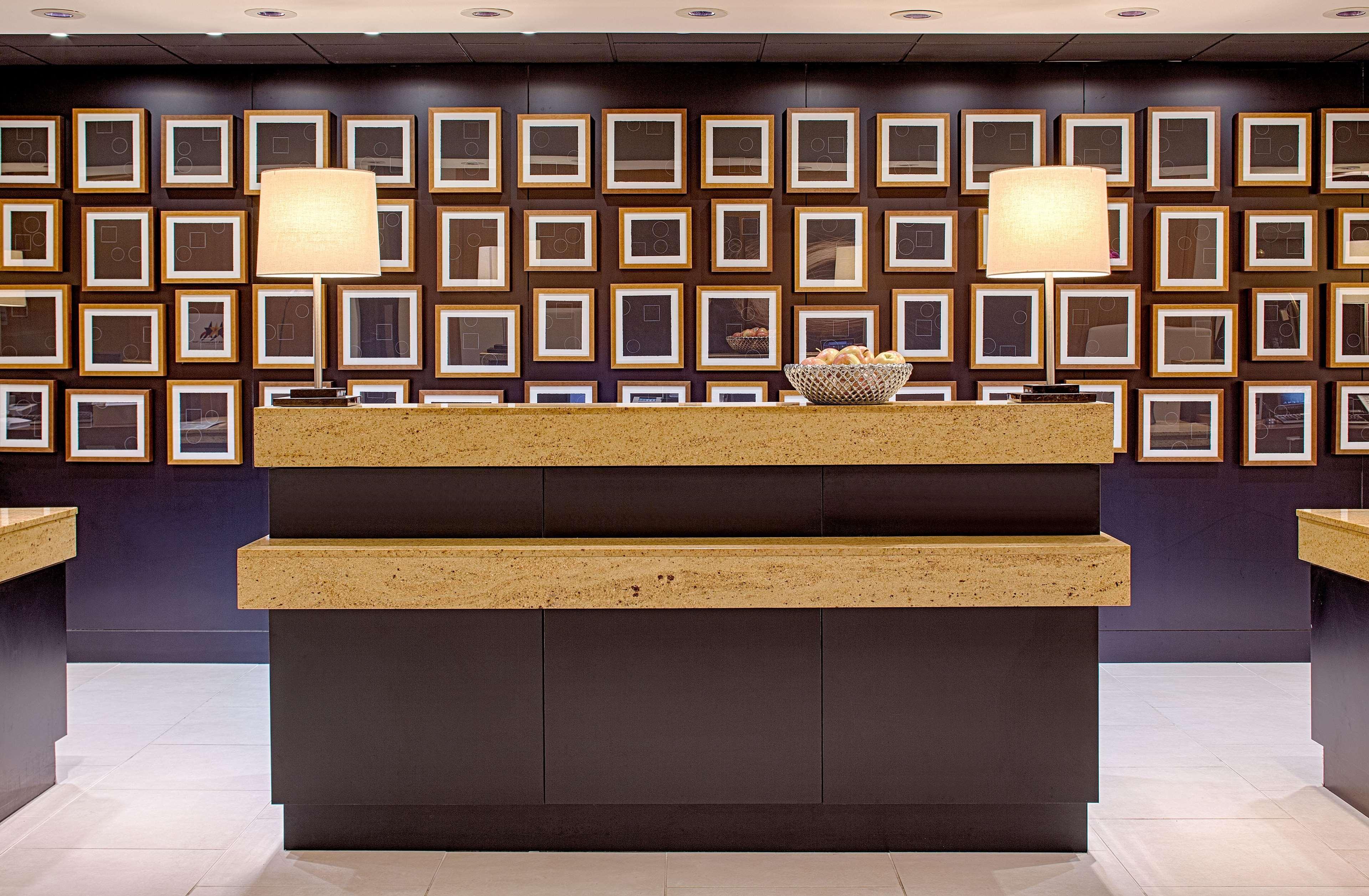 Doubletree By Hilton Hotel Houston Greenway Plaza Extérieur photo