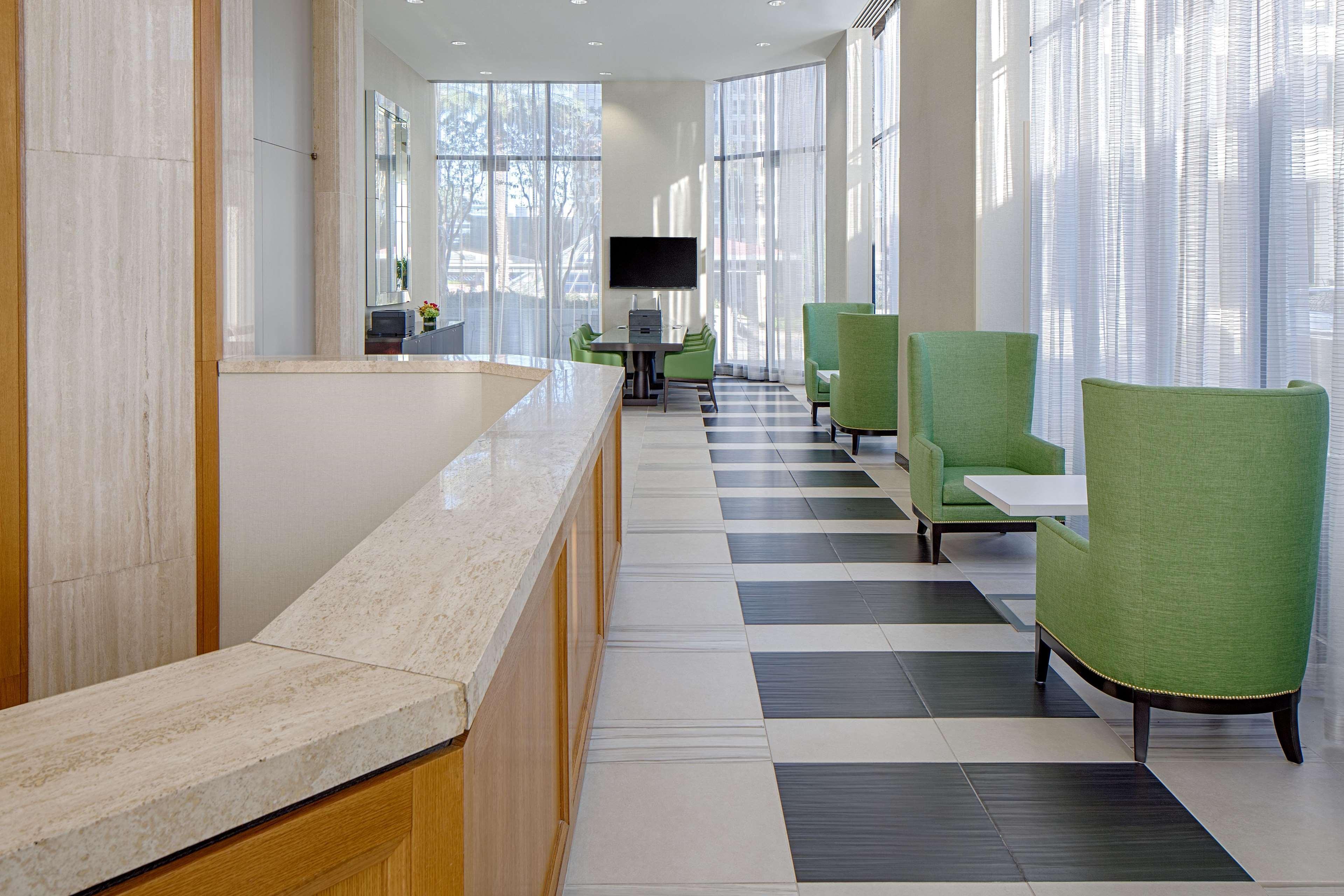 Doubletree By Hilton Hotel Houston Greenway Plaza Extérieur photo
