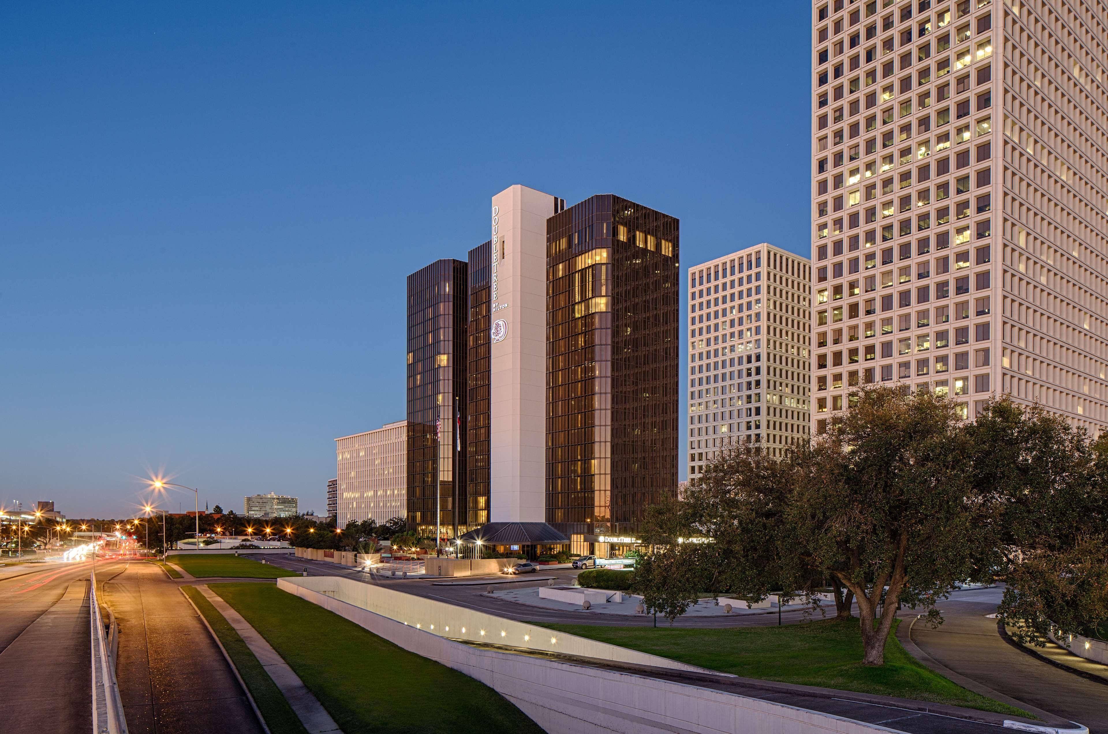 Doubletree By Hilton Hotel Houston Greenway Plaza Extérieur photo