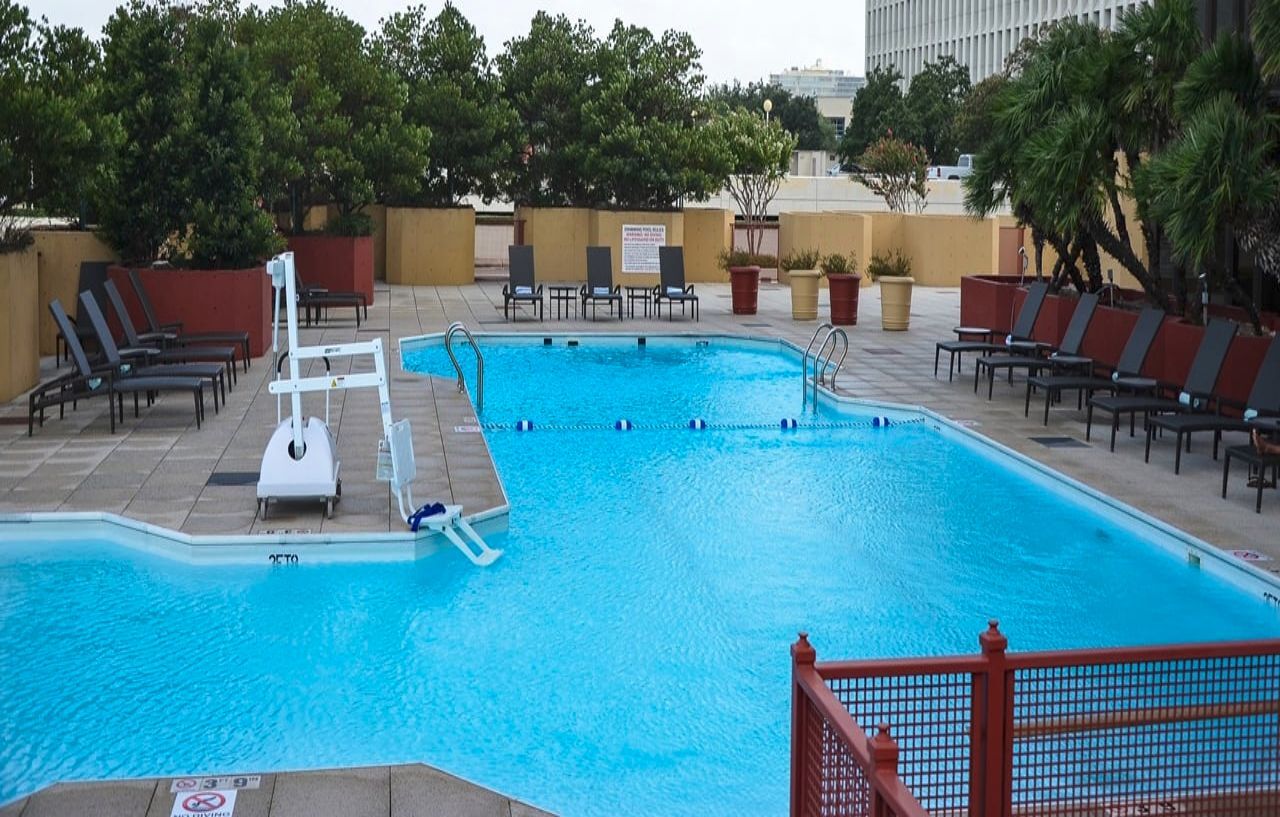 Doubletree By Hilton Hotel Houston Greenway Plaza Extérieur photo